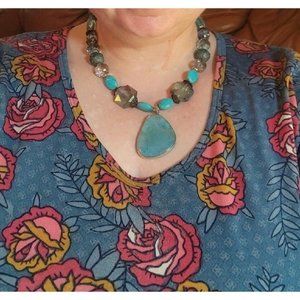 Sky Blue Agate Glass And Turquoise Colored Stones Silver Tone Necklace